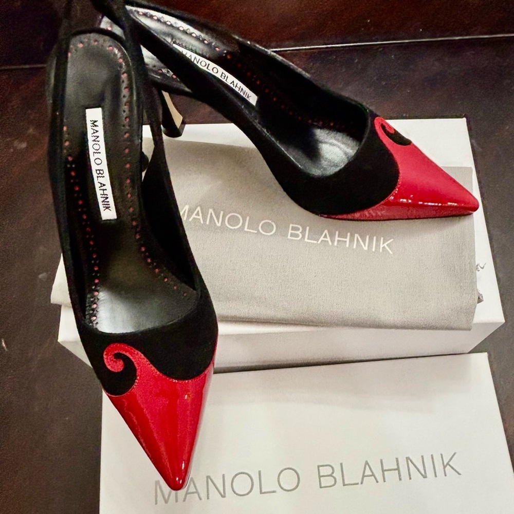 MANOLO BLAHNIK SLINGBACK PUMPS